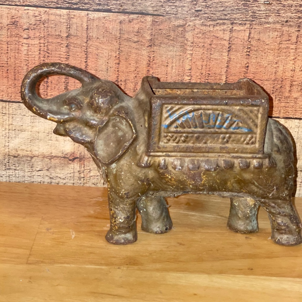 Vintage cast iron elephant decor planter